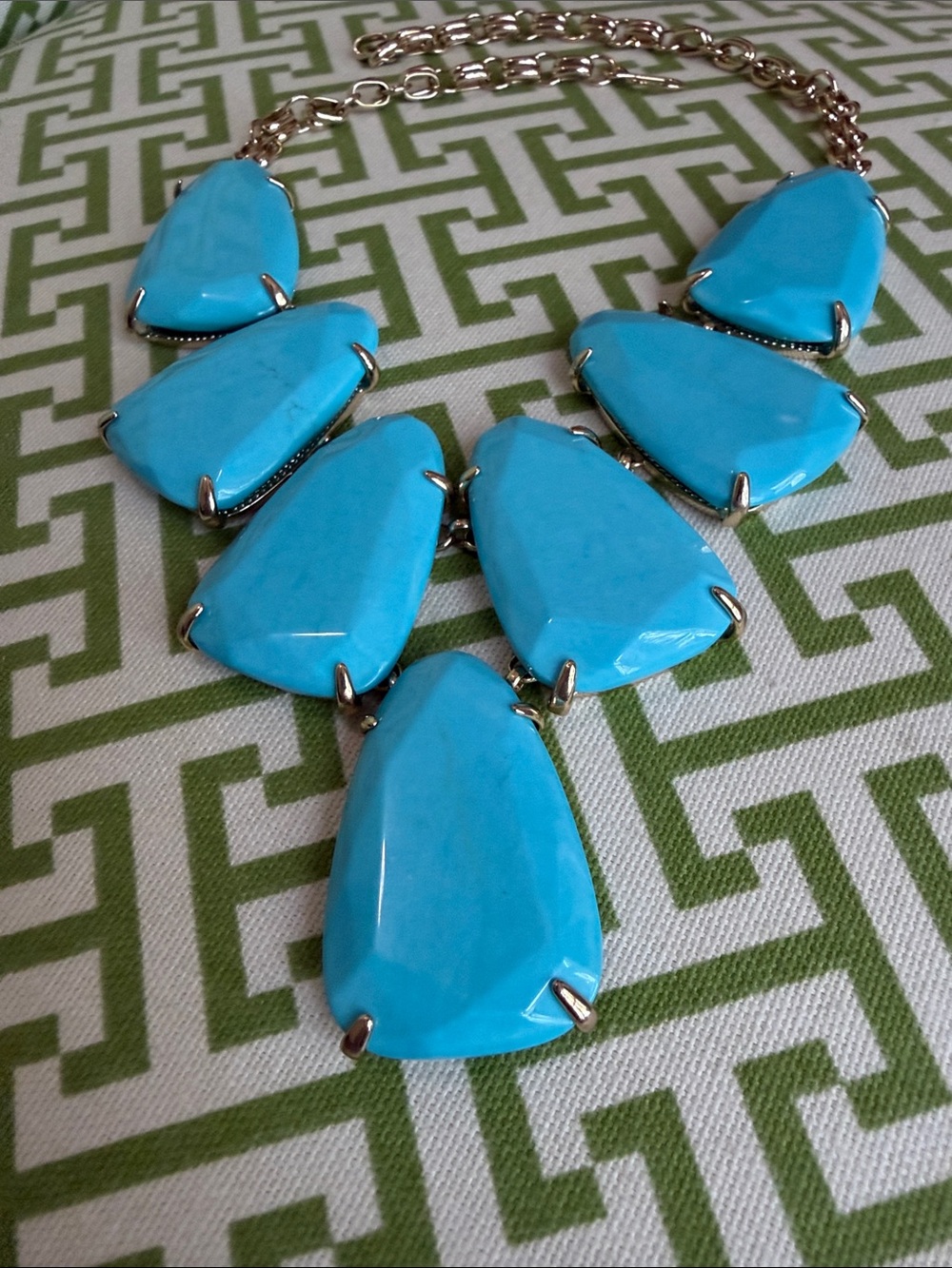 FLASH SALE 🤩Kendra Scott Harlow statement necklace turquoise gold tone. Like new - Picture 2 of 9